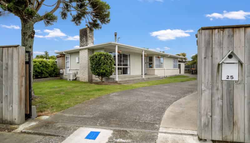 25 Pinedale Parade, Milson