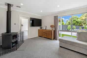 25 Pinedale Parade, Milson