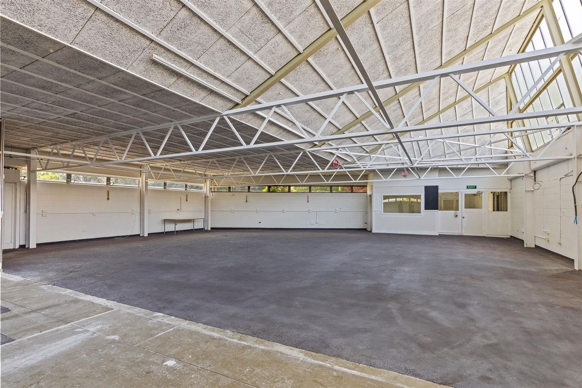 Industrial Space with Office and Parking - Ansicht 4
