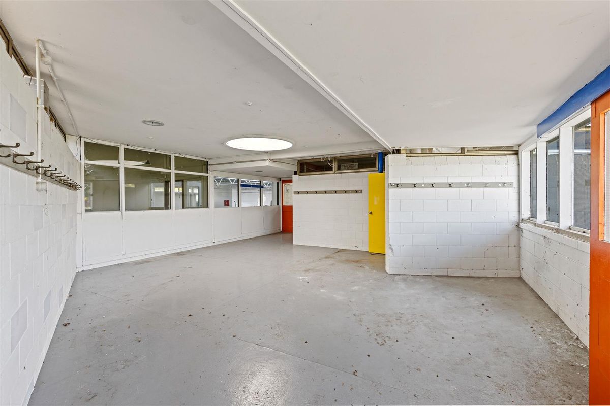 Industrial Space with Office and Parking - Mehr