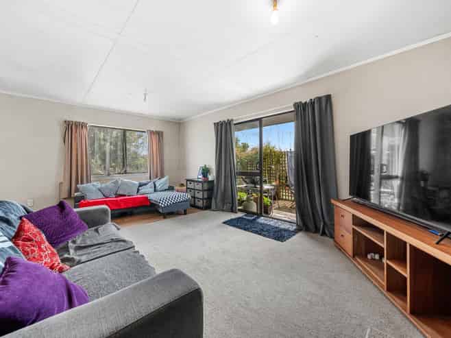 73 Roberts Road, Lansdowne