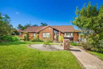 2 Cairnbrae Court, Northcross