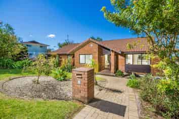 2 Cairnbrae Court, Northcross