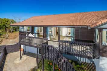 2 Cairnbrae Court, Northcross