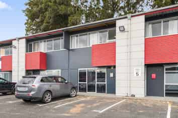 SPLIT-LEVEL OFFICE OPPORTUNITY
