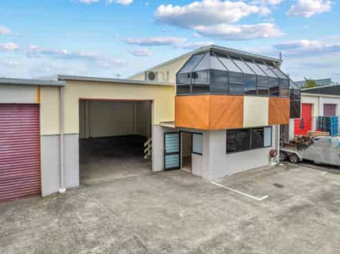 CENTRAL WEST AUCKLAND WAREHOUSE
