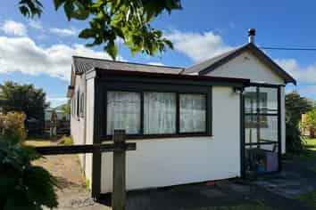 2 Lake Street, Takapau