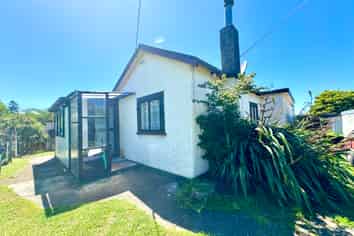 2 Lake Street, Takapau