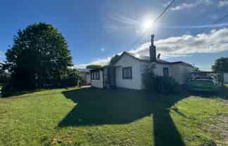 2 Lake Street, Takapau