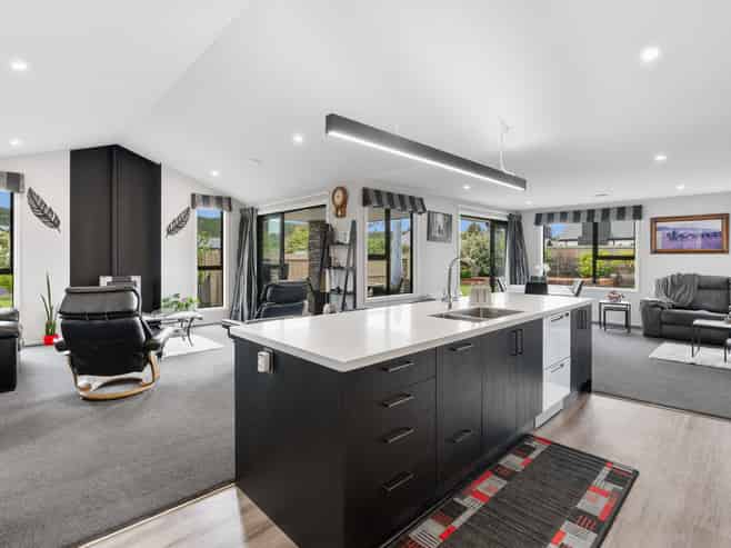 17 Rodeo Place, Outram