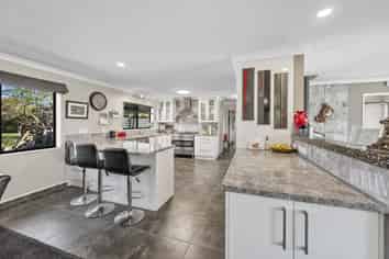 13 The Loop, Meeanee