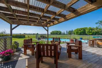 13 The Loop, Meeanee