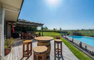 13 The Loop, Meeanee