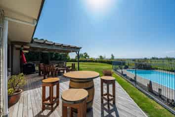 13 The Loop, Meeanee