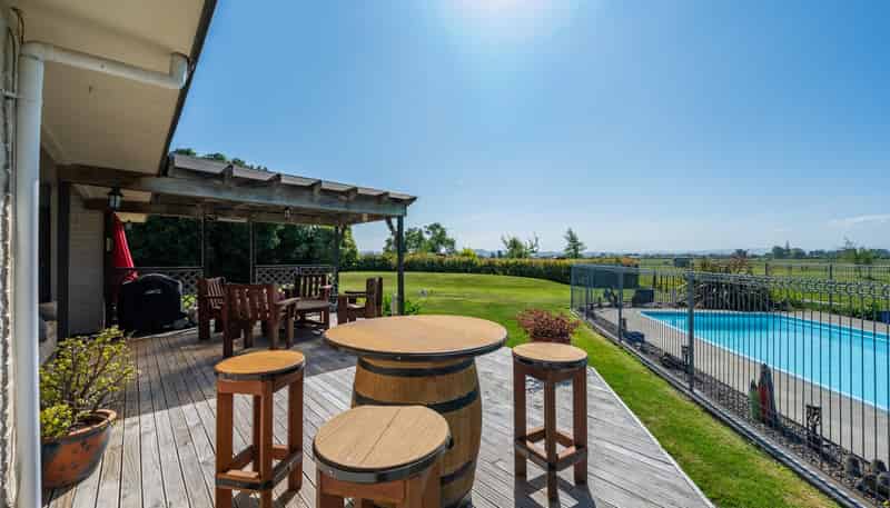 13 The Loop, Meeanee