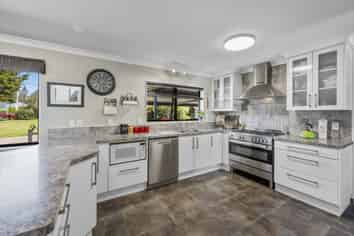 13 The Loop, Meeanee