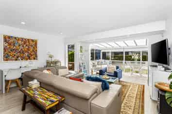 Flat 2/274 Hibiscus Coast Highway, Orewa