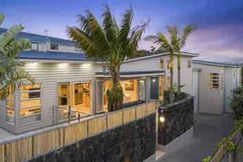 7 Vaughan Crescent, Murrays Bay