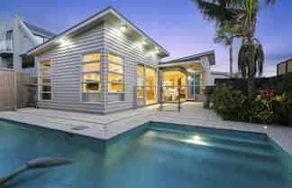 7 Vaughan Crescent, Murrays Bay