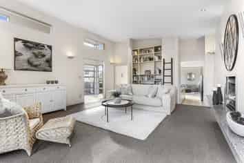 7 Vaughan Crescent, Murrays Bay