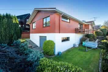 22 Preston Crescent, Belleknowes