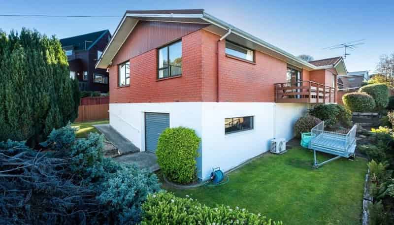 22 Preston Crescent, Belleknowes