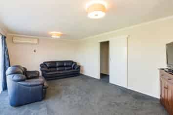 22 Preston Crescent, Belleknowes