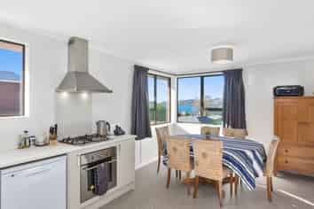 22 Preston Crescent, Belleknowes