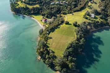 40 Rothschild Terrace, Waiheke Island