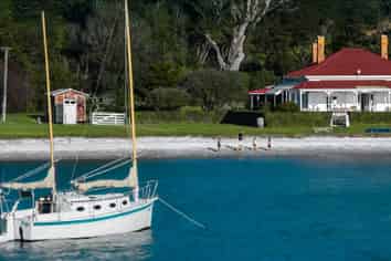 40 Rothschild Terrace, Waiheke Island