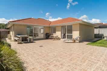 5 Tarn Close, Pyes Pa