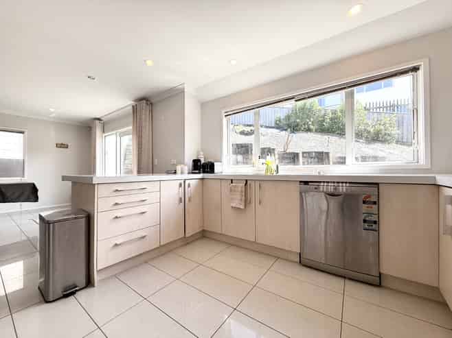 17 Tamworth Crescent, Newlands