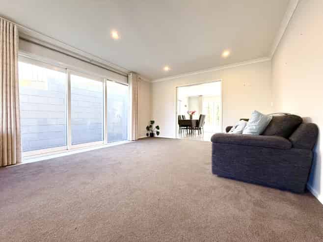 17 Tamworth Crescent, Newlands