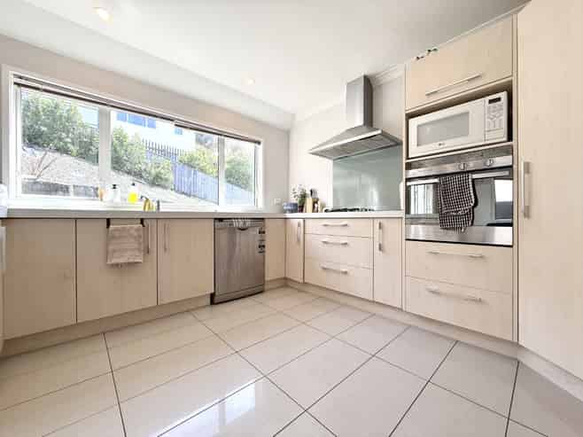 17 Tamworth Crescent, Newlands