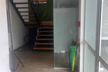 Versatile office/showroom