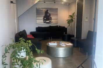 Versatile office/showroom