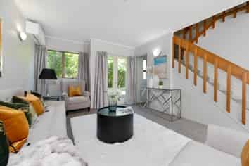 2/180 Green Lane West, Greenlane