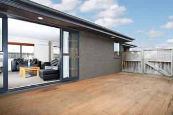 1 Lough Bourne Drive, Pukekohe