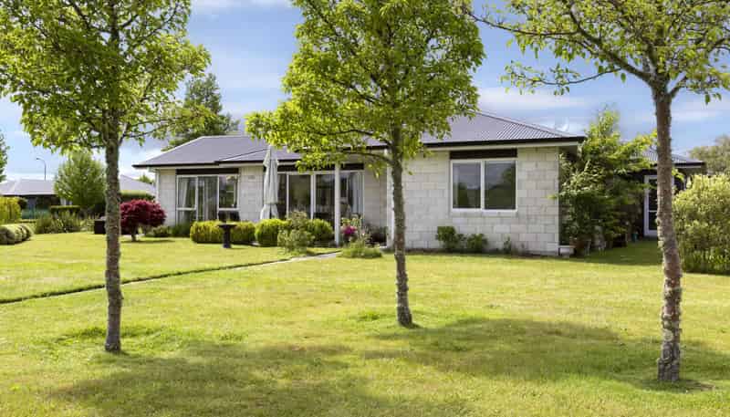 11 Maison Way, Rangatira Park