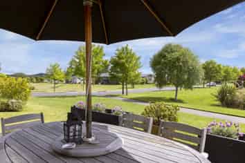 11 Maison Way, Rangatira Park