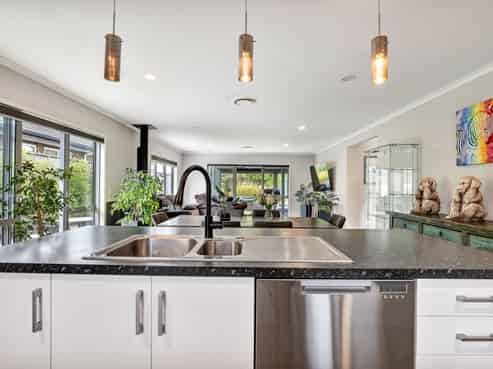 122 Pohutukawa Place, Waiwhakaiho