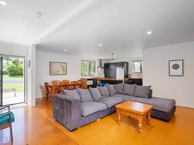 133 McMahon Ave, Whangapoua