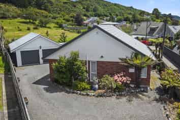 2/21 Sharpe Crescent, Wainuiomata