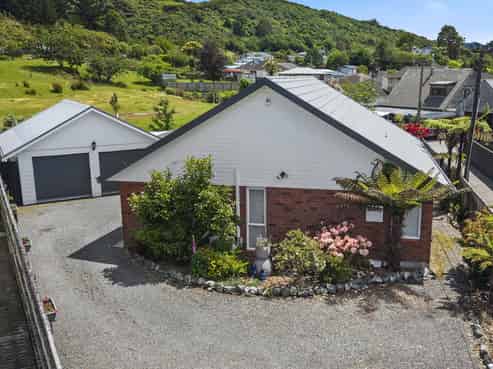 2/21 Sharpe Crescent, Wainuiomata