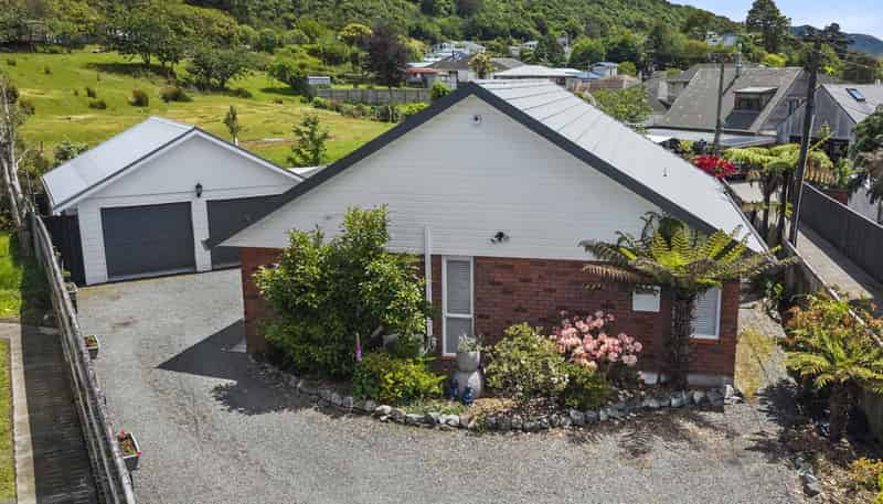 2/21 Sharpe Crescent, Wainuiomata