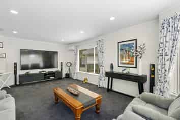 2/21 Sharpe Crescent, Wainuiomata