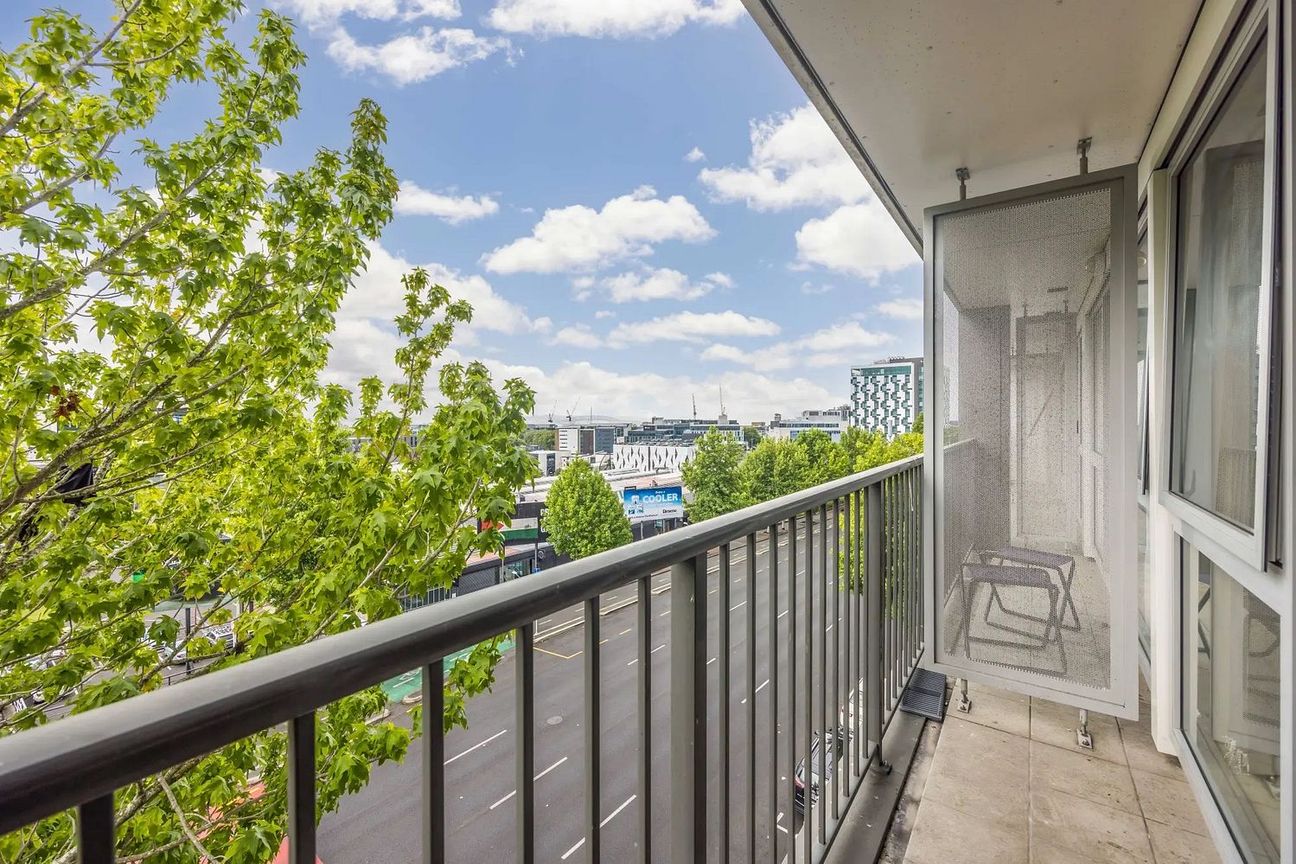 Chic 2BR Central Apt w/ Amenities - Widok 6