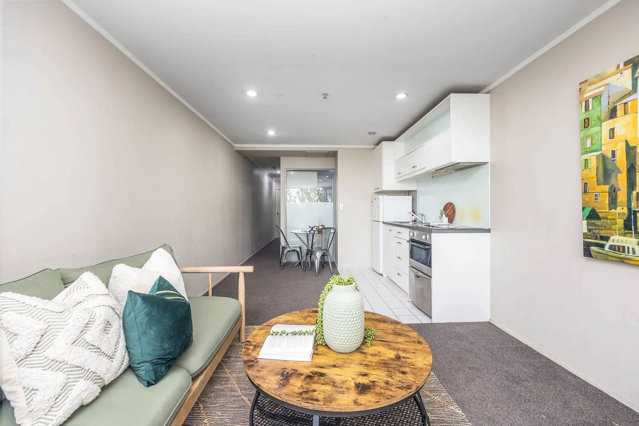 Chic 2BR Central Apt w/ Amenities - Widok 2