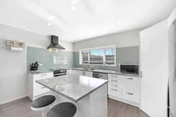 2 Cambridge Terrace, Taradale