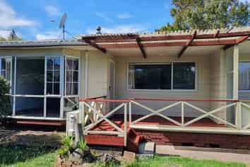 4/11A Bayside Avenue, Te Atatu Peninsula